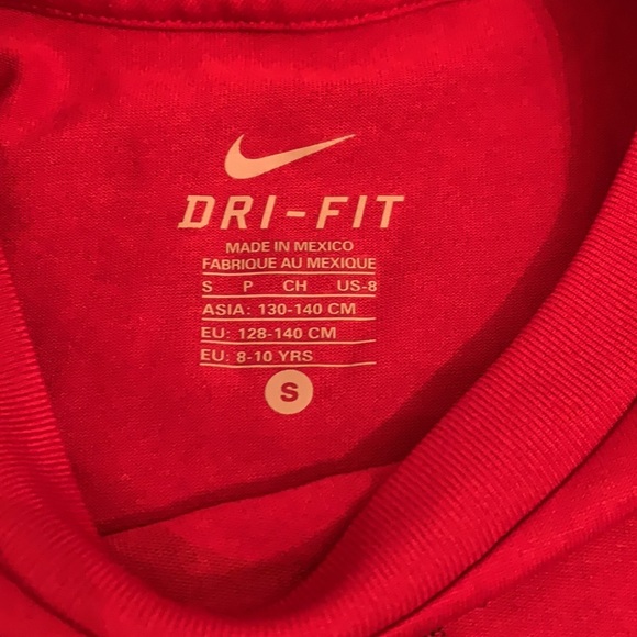 Nike red football tee with cropped sleeves S - Picture 3 of 4